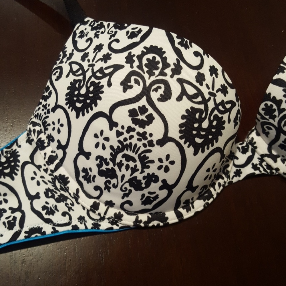 VS Bra - Picture 3 of 3